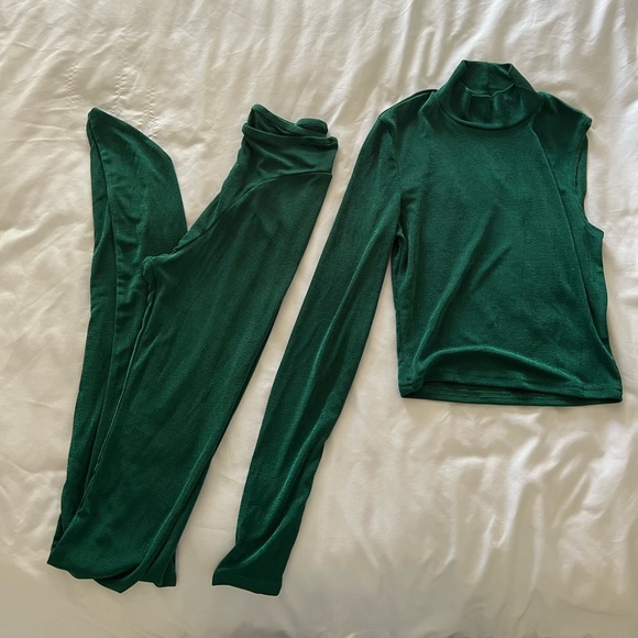 New without tags green set, size small - Picture 2 of 2